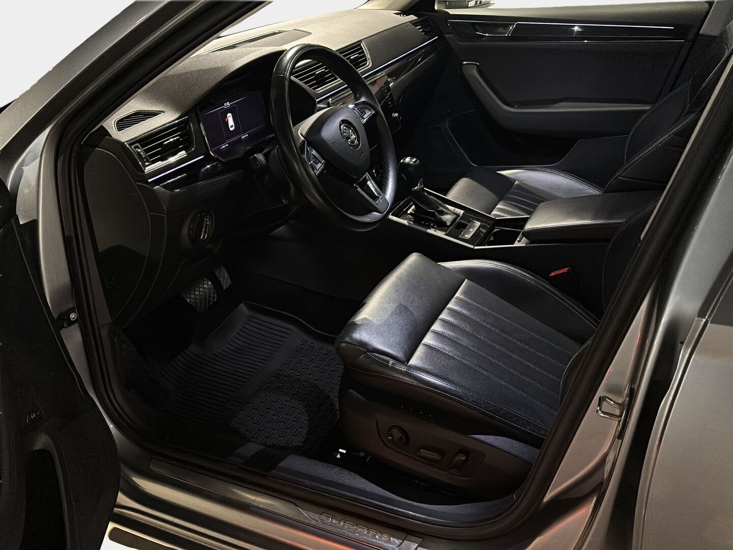 Skoda Superb 2019 SUPERB Farmari (AC) 4ov 1968cm3 A