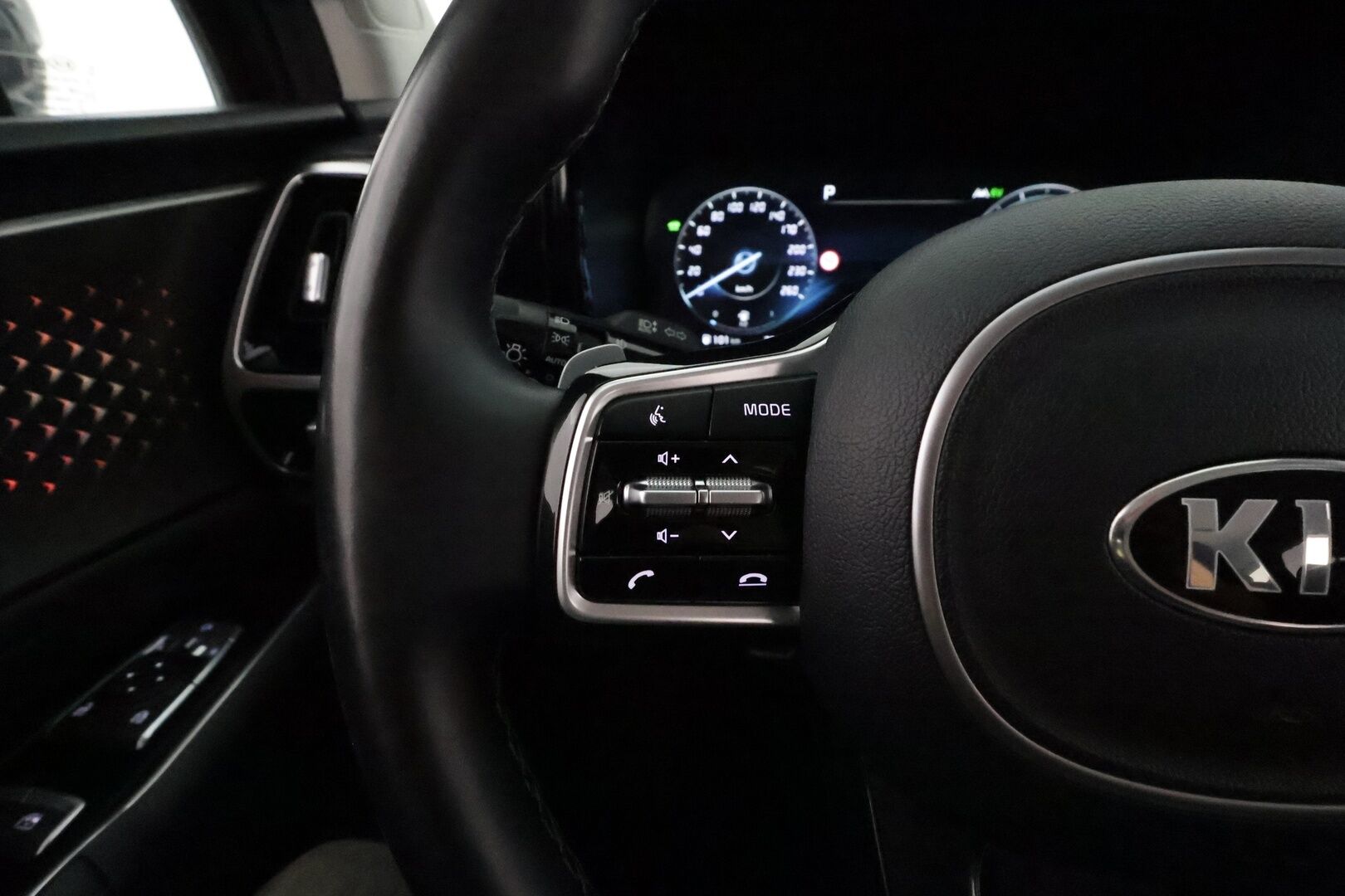 Kia Sorento 2021 1,6 T-GDI Plug-in Hybrid AWD Premium 7-Paik **Adapt.vakkari / Bose / LED / P.kamera / Nahkaverhoilu / Navi / Keyless** - 3,99 % KORKOTARJOUS TÄHÄN AUTOON - Kahdet Renkaat