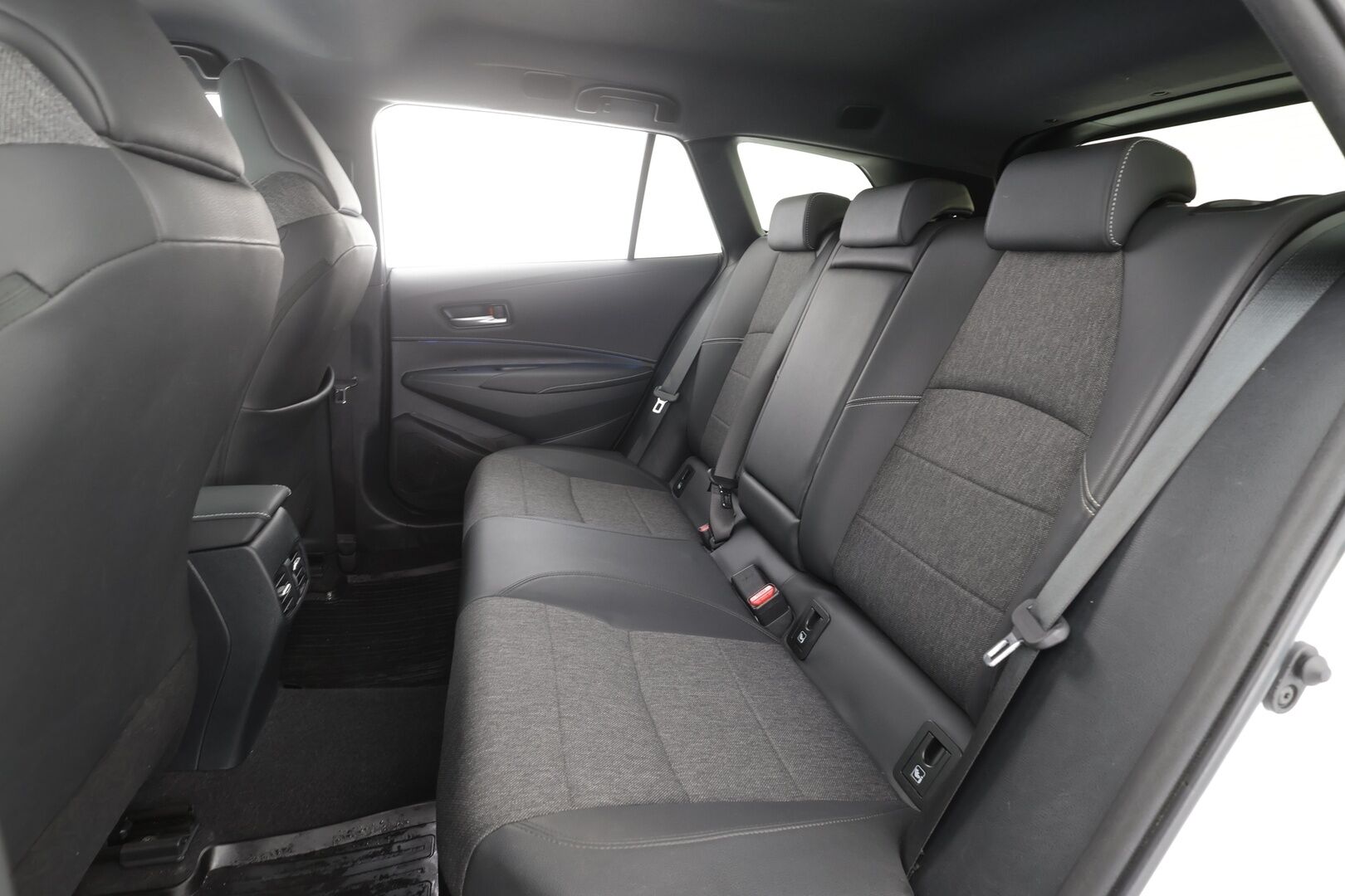 Toyota Corolla 2023 Touring Sports 1,8 Hybrid Launch Edition - | ACC | PDA | LED | Facelift | Puolinahat | P.kamera | Navi | Keyless | Lohko+sisälämmitin | Digimittaristo | Sähk. takaluukku | 1-om suomiauto | 