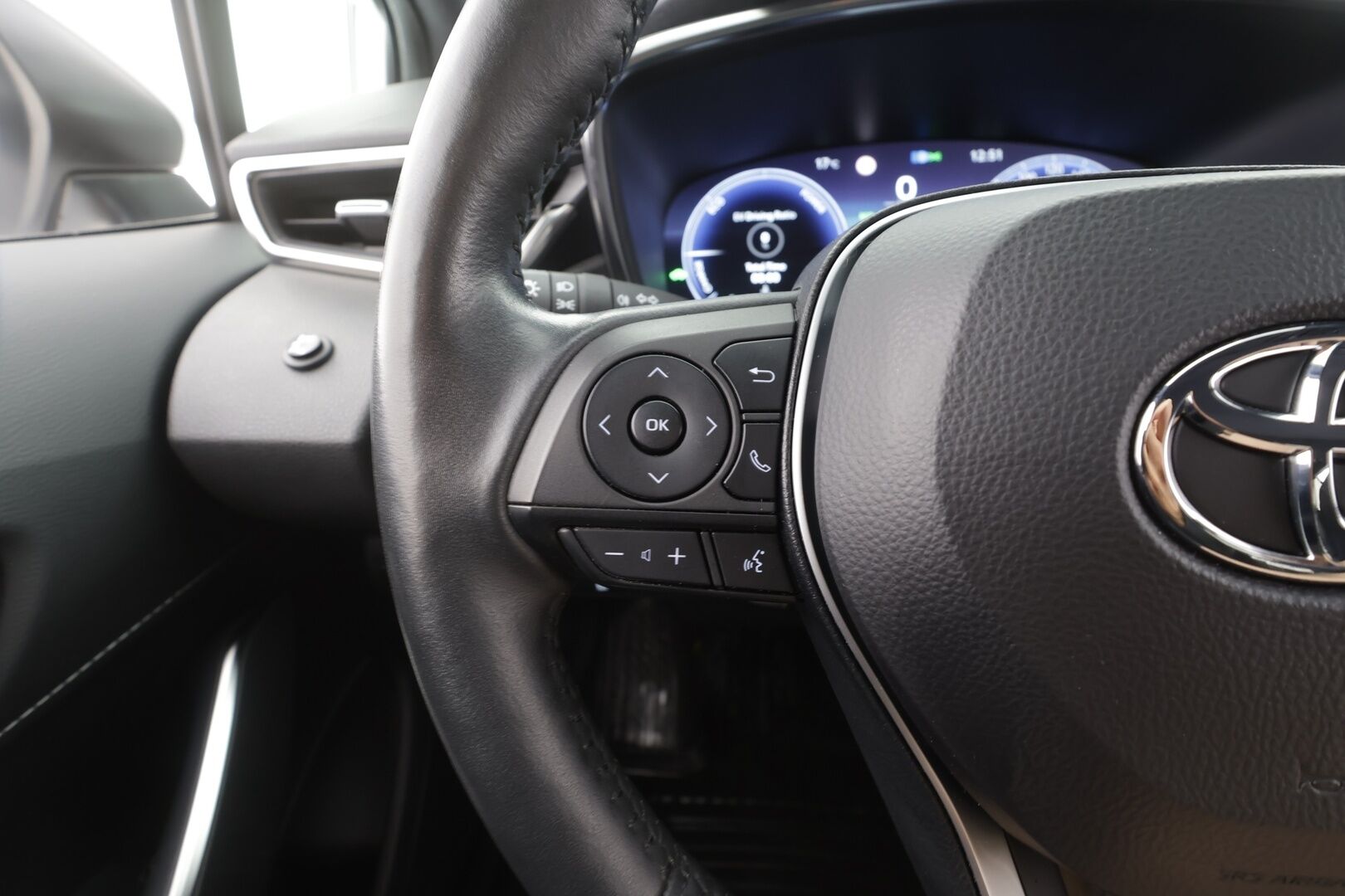 Toyota Corolla 2023 Touring Sports 1,8 Hybrid Launch Edition - | ACC | PDA | LED | Facelift | Puolinahat | P.kamera | Navi | Keyless | Lohko+sisälämmitin | Digimittaristo | Sähk. takaluukku | 1-om suomiauto | 