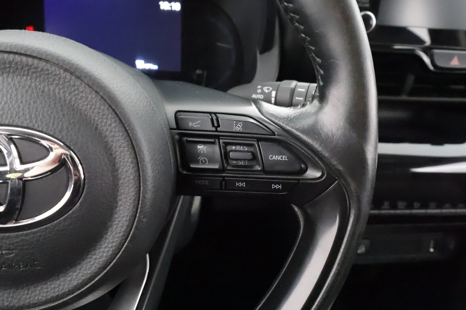 Toyota Yaris Cross 2023 1,5 Hybrid AWD-i Active Business * P.Kamera / ACC / LED-lisävalo / Kaistavahti / Apple&Android * - 1-om Suomi-auto / Kahdet renkaat