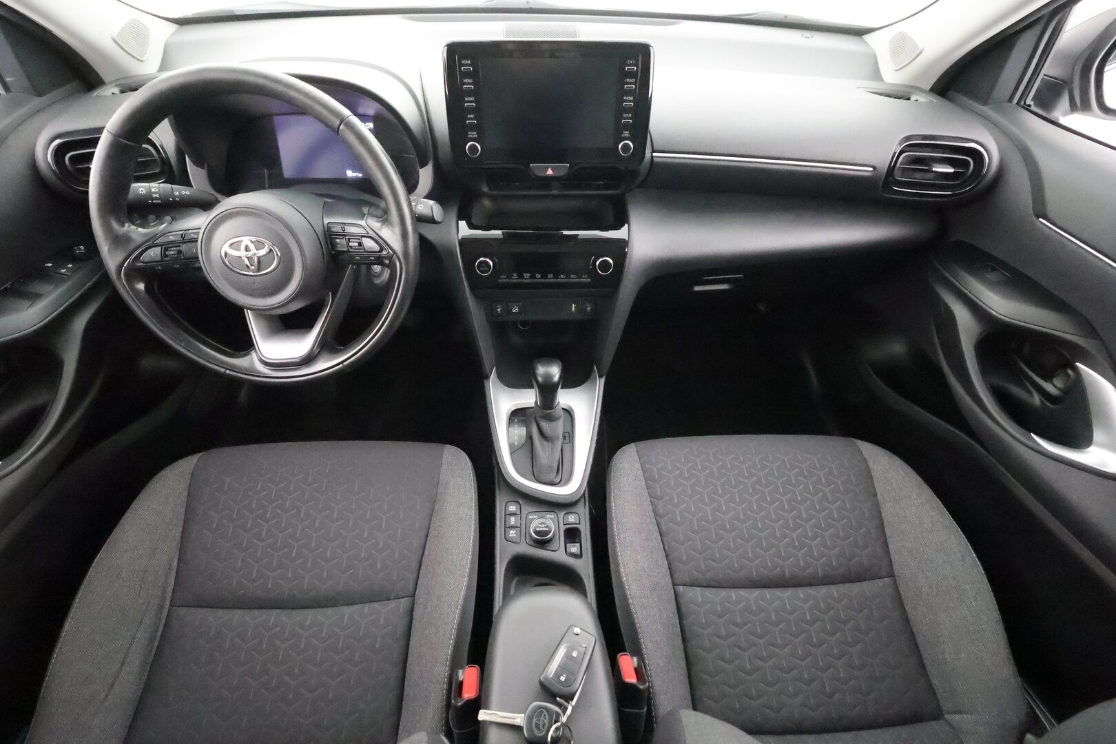 Toyota Yaris Cross 2023 1,5 Hybrid AWD-i Active Business * P.Kamera / ACC / LED-lisävalo / Kaistavahti / Apple&Android * - 1-om Suomi-auto / Kahdet renkaat