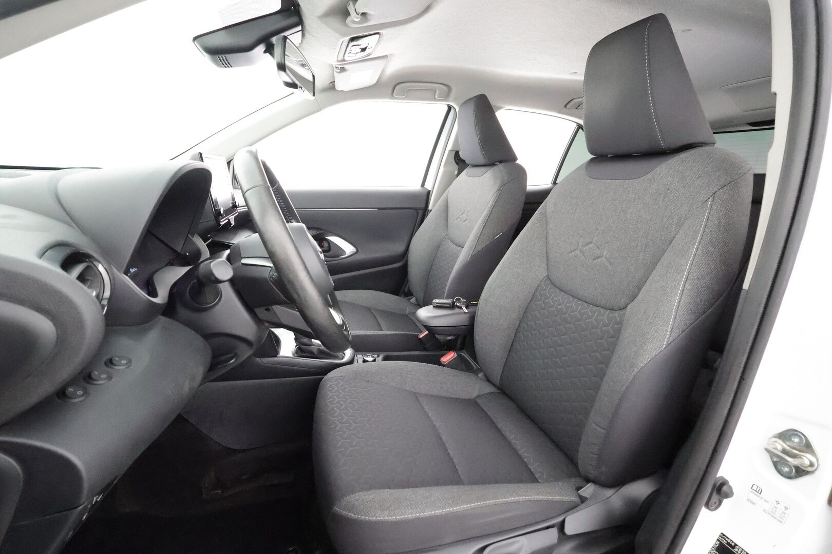 Toyota Yaris Cross 2023 1,5 Hybrid AWD-i Active Business * P.Kamera / ACC / LED-lisävalo / Kaistavahti / Apple&Android * - 1-om Suomi-auto / Kahdet renkaat