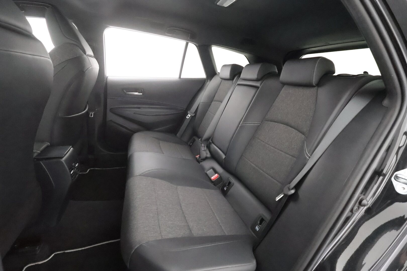 Toyota Corolla 2023 Touring Sports 2,0 Hybrid Launch Edition - | ACC | LED | P.Kamera | Sisätilanlämmitin | Kaistavahti | Keyless | Digimittaristo | Facelift | PDA | Suomi-auto | Merkkihuollot | Kahdet renkaat |