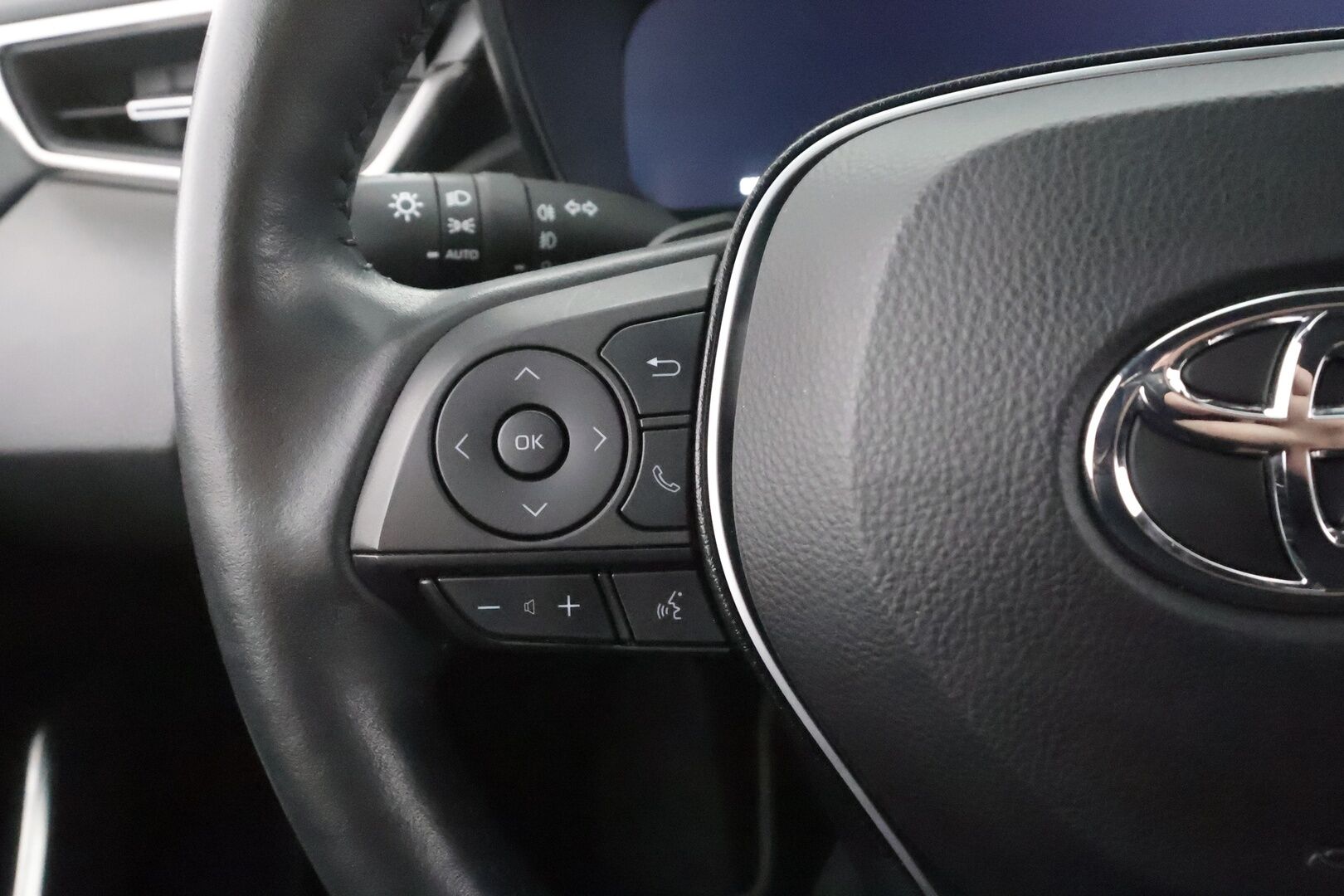 Toyota Corolla 2023 Touring Sports 2,0 Hybrid Launch Edition - | ACC | LED | P.Kamera | Sisätilanlämmitin | Kaistavahti | Keyless | Digimittaristo | Facelift | PDA | Suomi-auto | Merkkihuollot | Kahdet renkaat |