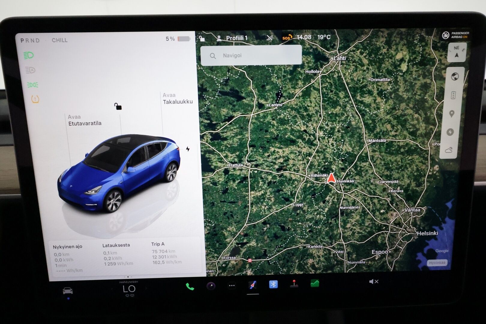 Tesla Model Y 2023 RWD **Lasikatto / ILP / Koukku / ACC / Matrix-LED / P.Kamera / Muistipenkki / Premium Audio / Navi** - 3,99 % KORKOTARJOUS TÄHÄN AUTOON 14.9. ASTI! - 1-om Suomi-auto / 2x Latauskaapelit / Kahdet Renkaat