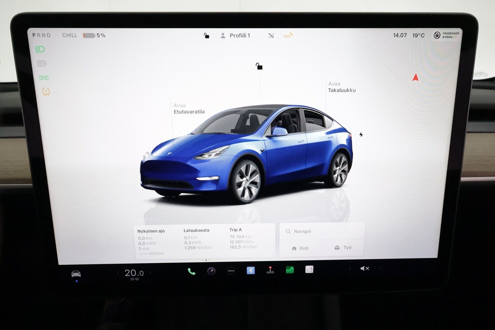 Tesla Model Y 2023 RWD **Lasikatto / ILP / Koukku / ACC / Matrix-LED / P.Kamera / Muistipenkki / Premium Audio / Navi** - 1-om Suomi-auto / 2x Latauskaapelit / Kahdet Renkaat