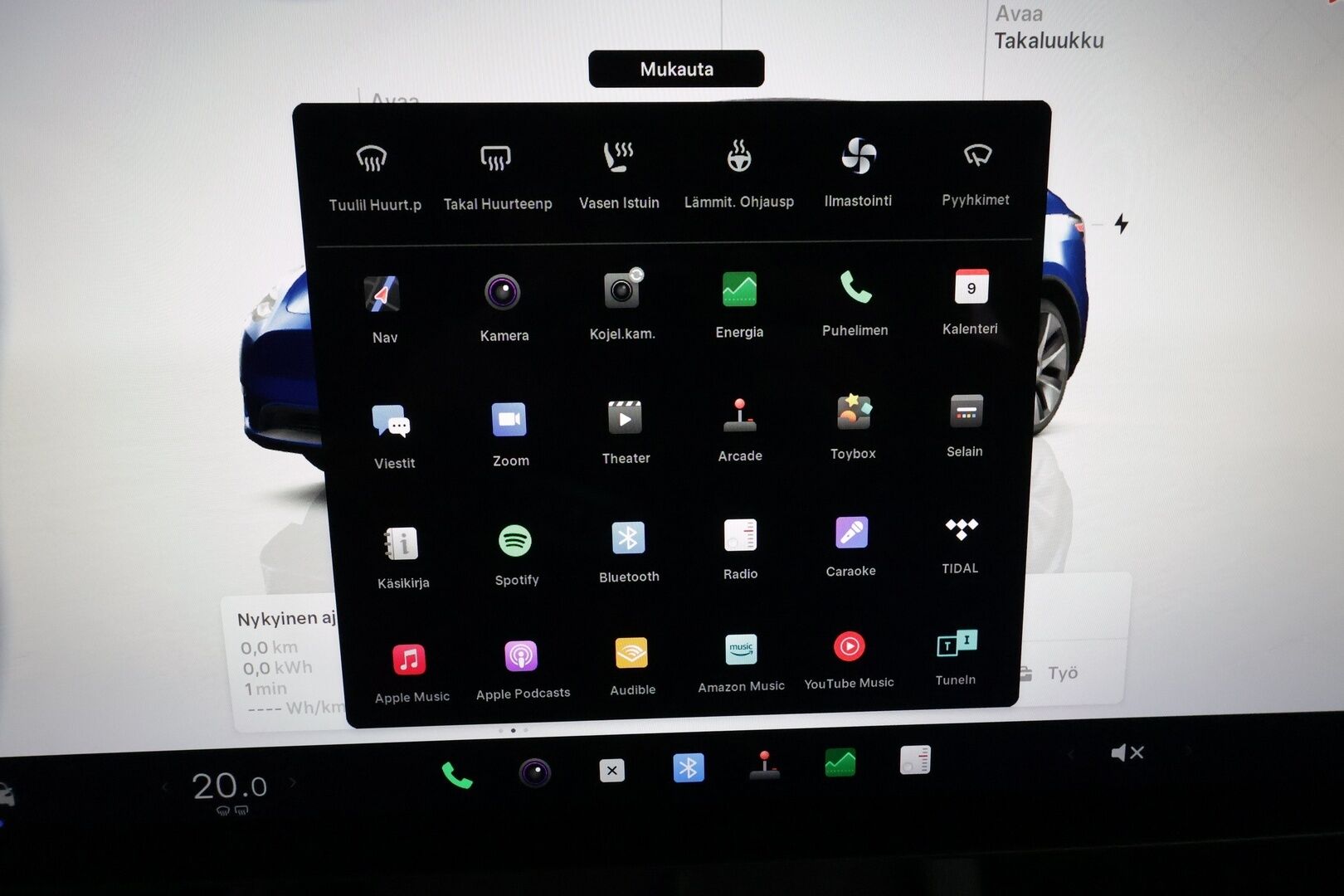 Tesla Model Y 2023 RWD **Lasikatto / ILP / Koukku / ACC / Matrix-LED / P.Kamera / Muistipenkki / Premium Audio / Navi** - 3,99 % KORKOTARJOUS TÄHÄN AUTOON 14.9. ASTI! - 1-om Suomi-auto / 2x Latauskaapelit / Kahdet Renkaat
