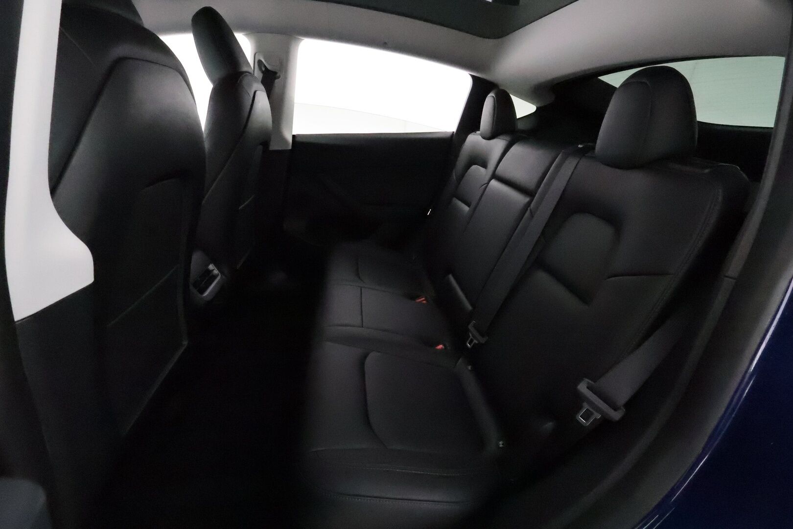 Tesla Model Y 2023 RWD **Lasikatto / ILP / Koukku / ACC / Matrix-LED / P.Kamera / Muistipenkki / Premium Audio / Navi** - 1-om Suomi-auto / 2x Latauskaapelit / Kahdet Renkaat