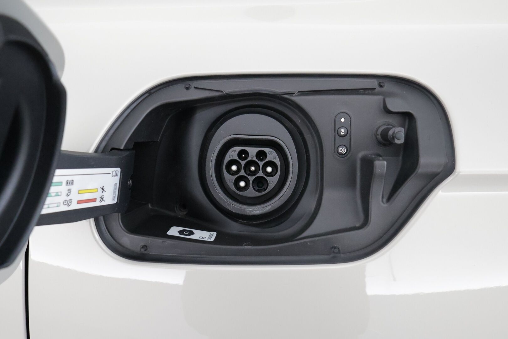 VOLKSWAGEN TOUAREG 2021 Atmosphere 3,0 V6 eHybrid 280 kW 4MOTION Tiptronic * Adapt. Cruise / Panorama / Kamera / Koukku / Sähköiset Comfort Nahkapenkit * - 3,99 % KORKOTARJOUS TÄHÄN AUTOON - * Haluttu harvinainen väri! / 2x renkaat / Apple&Android*