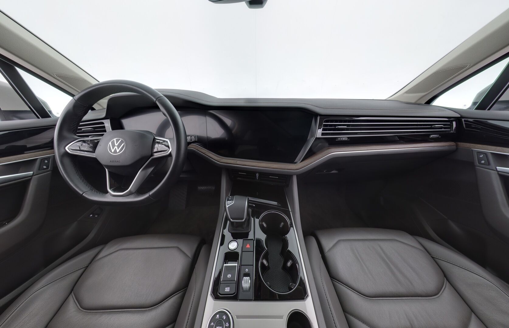 VOLKSWAGEN TOUAREG 2021 Atmosphere 3,0 V6 eHybrid 280 kW 4MOTION Tiptronic * Adapt. Cruise / Panorama / Kamera / Koukku / Sähköiset Comfort Nahkapenkit * - 3,99 % KORKOTARJOUS TÄHÄN AUTOON - * Haluttu harvinainen väri! / 2x renkaat / Apple&Android*