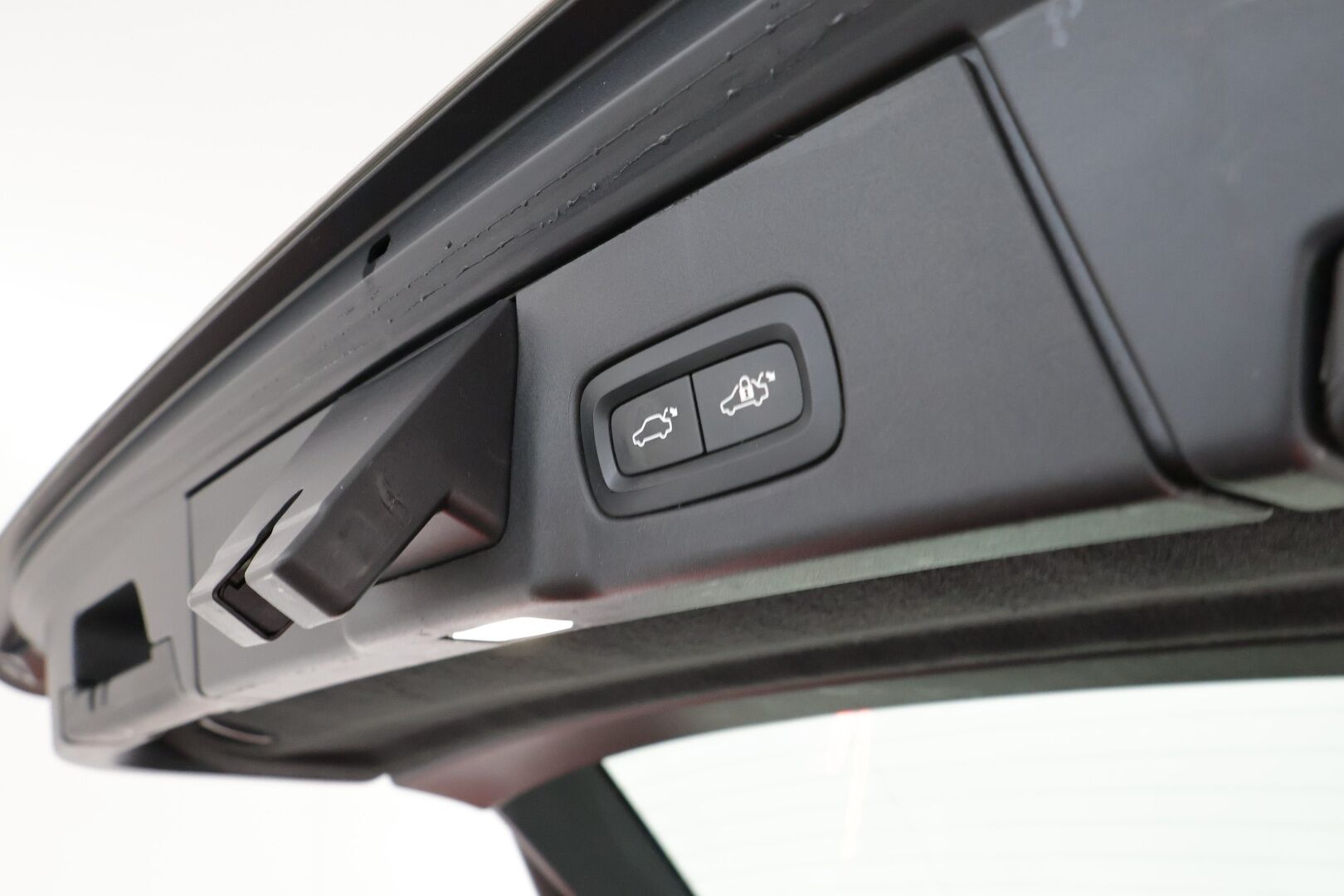 Volvo V90 CROSS COUNTRY 2018 D4 AWD Business*HUD / Koukku / Webasto  / Adapt.vakkari / Full LED / Keyless* - / Merkkihuollettu / Jakopää vaihdettu 143tkm kohdalla /