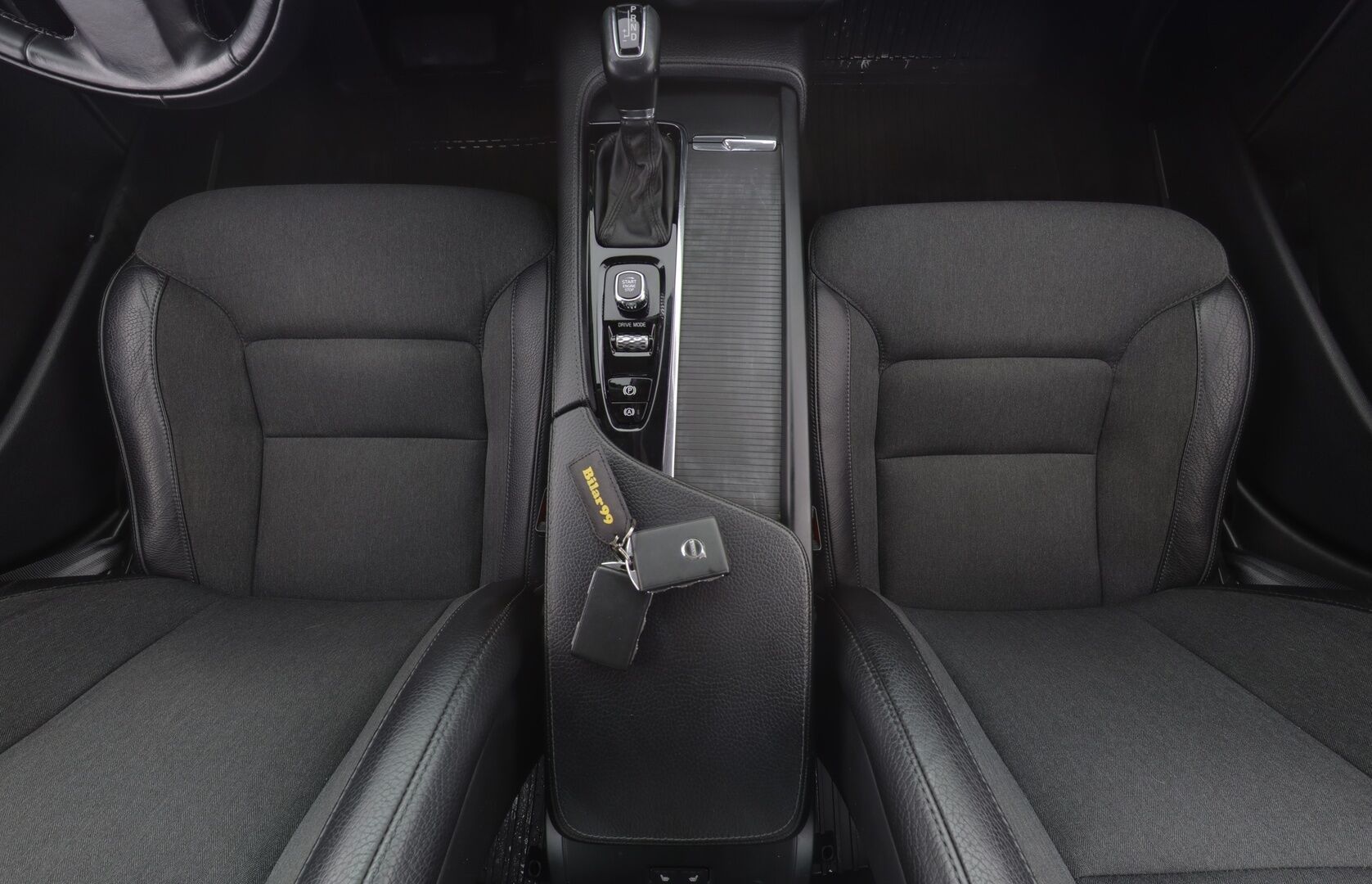 Volvo V90 CROSS COUNTRY 2018 D4 AWD Business*HUD / Koukku / Webasto  / Adapt.vakkari / Full LED / Keyless* - / Merkkihuollettu / Jakopää vaihdettu 143tkm kohdalla /