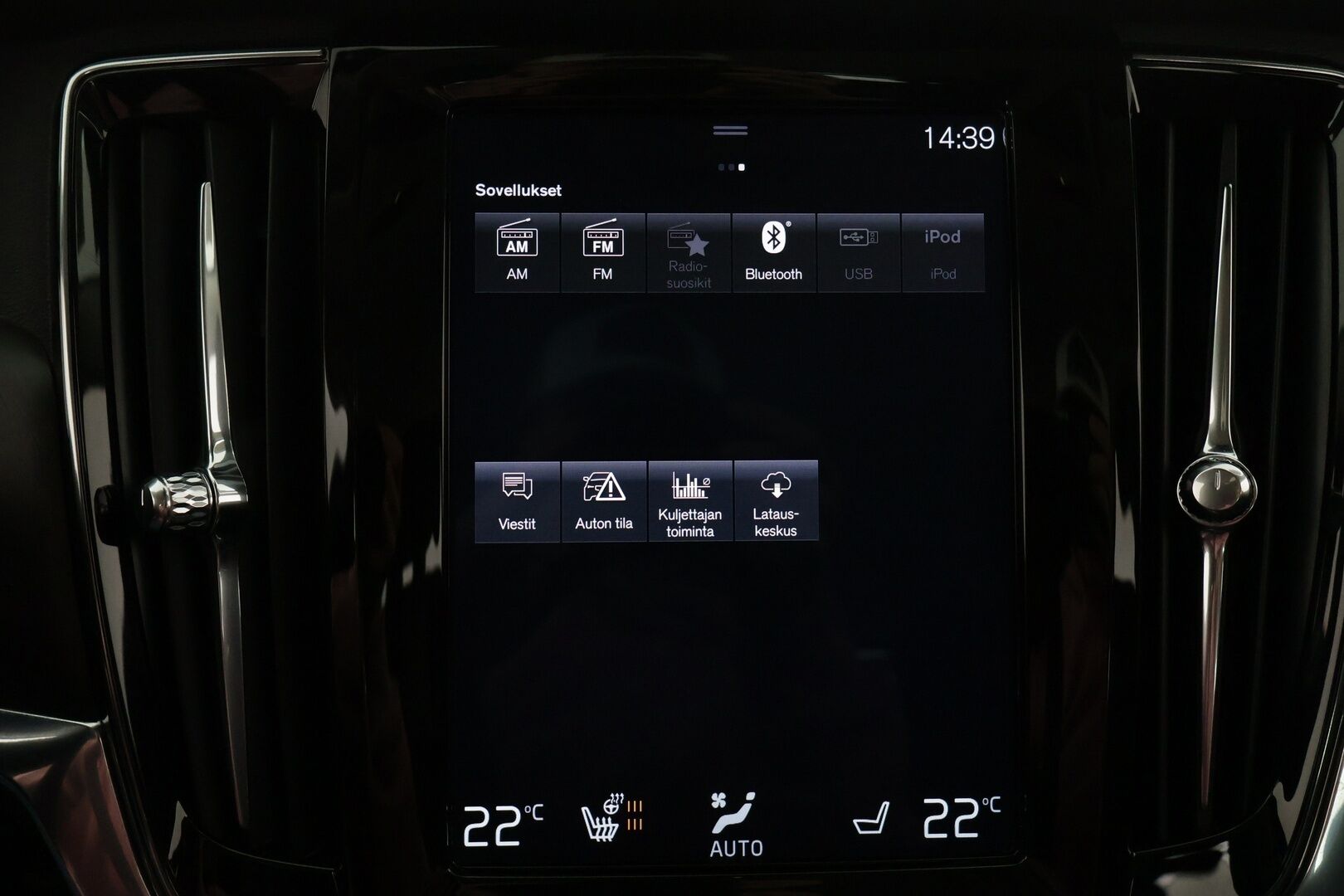Volvo V90 CROSS COUNTRY 2018 D4 AWD Business*HUD / Koukku / Webasto  / Adapt.vakkari / Full LED / Keyless* - / Merkkihuollettu / Jakopää vaihdettu 143tkm kohdalla /