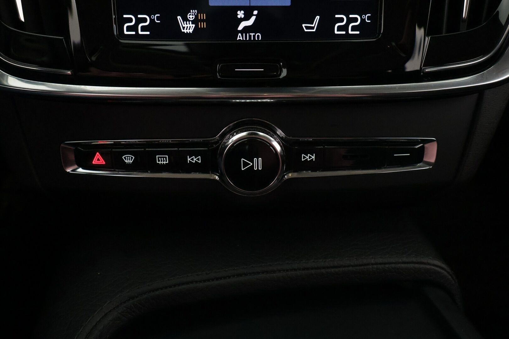 Volvo V90 CROSS COUNTRY 2018 D4 AWD Business*HUD / Koukku / Webasto  / Adapt.vakkari / Full LED / Keyless* - / Merkkihuollettu / Jakopää vaihdettu 143tkm kohdalla /