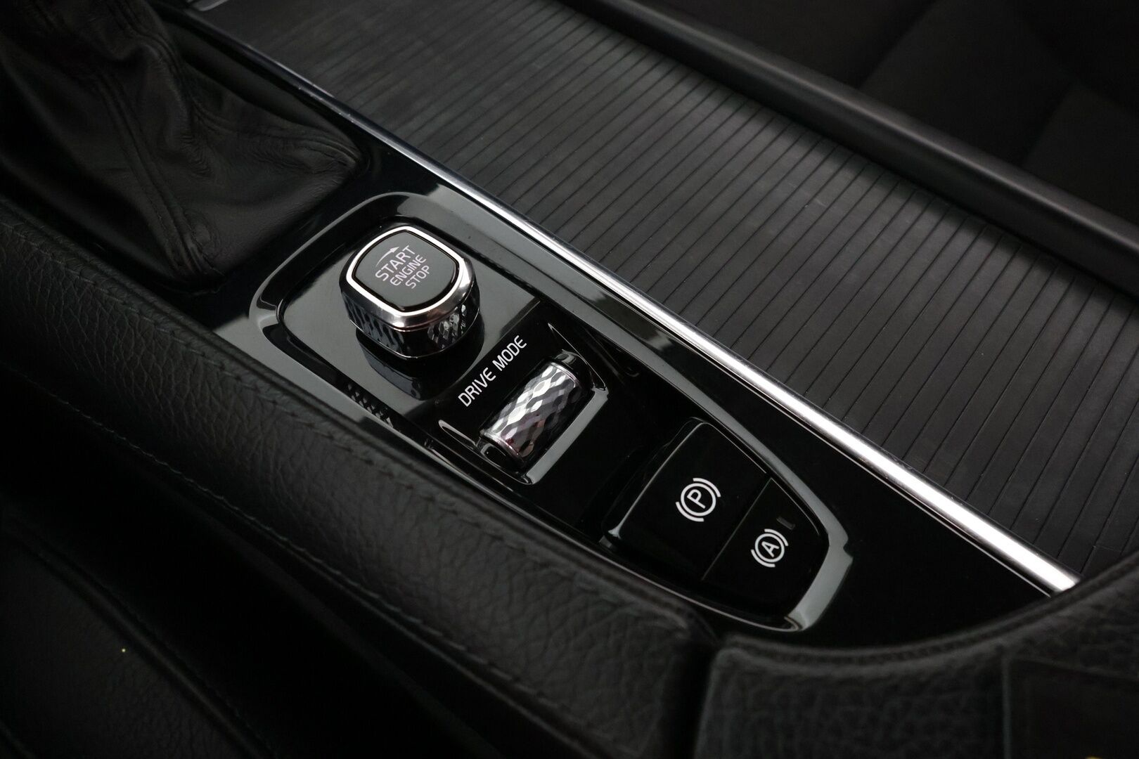 Volvo V90 CROSS COUNTRY 2018 D4 AWD Business*HUD / Koukku / Webasto  / Adapt.vakkari / Full LED / Keyless* - / Merkkihuollettu / Jakopää vaihdettu 143tkm kohdalla /
