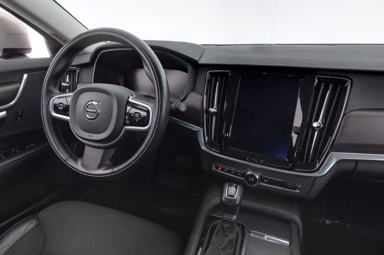 Volvo V90 CROSS COUNTRY 2018 D4 AWD Business*HUD / Koukku / Webasto  / Adapt.vakkari / Full LED / Keyless* - / Merkkihuollettu / Jakopää vaihdettu 143tkm kohdalla /