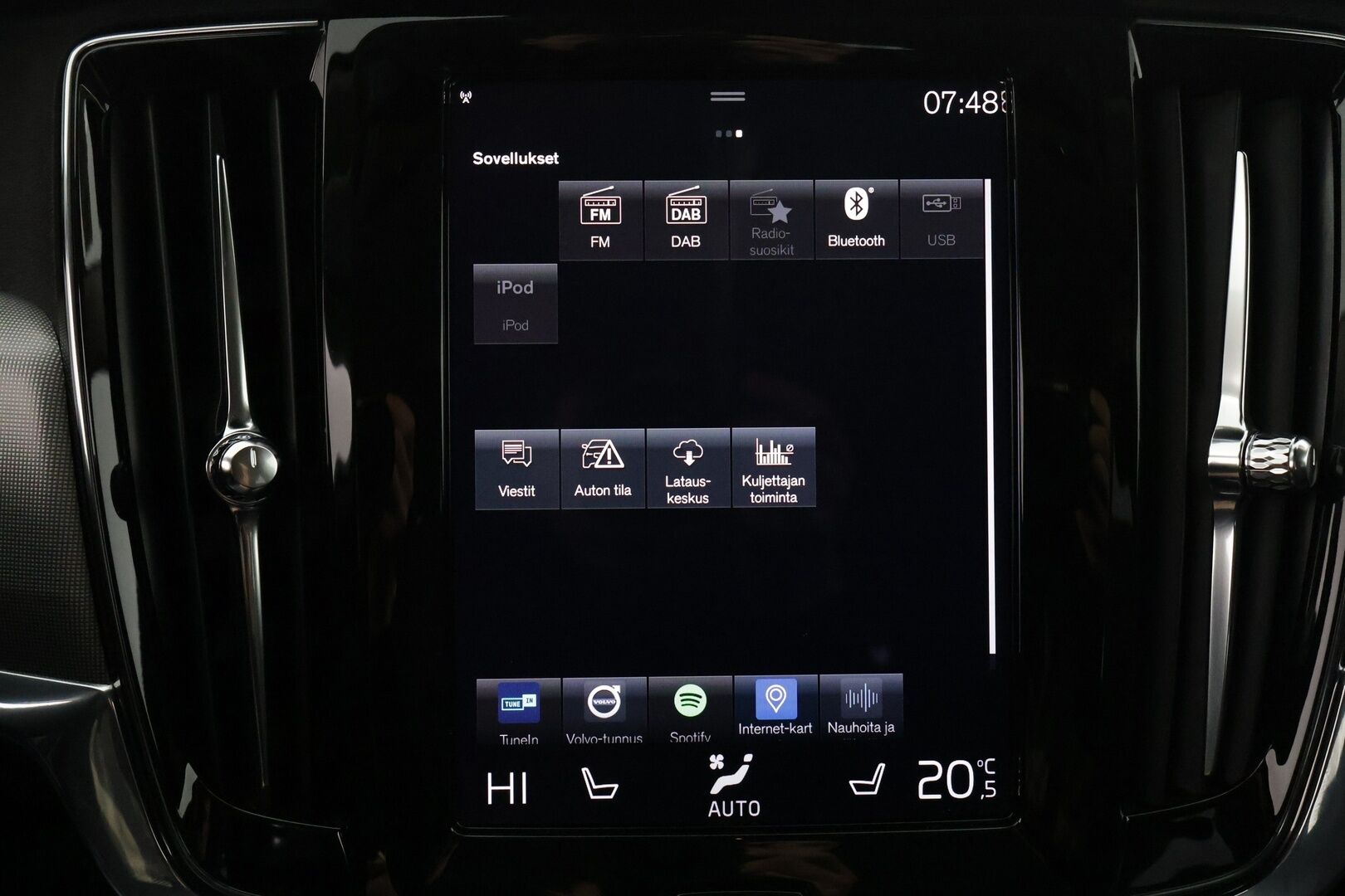 Volvo V90 CROSS COUNTRY 2021 D4 AWD Business Aut. *ACC / VOC / Pilot Assist / Kamera / Vetokoukku / Webasto* - 3,99 % KORKOTARJOUS TÄHÄN AUTOON - 1-Omisteinen / Kahdet Volvon vanteet / Hyvä huoltohistoria / Viimeisin huolto 95tkm / Katso varusteet!