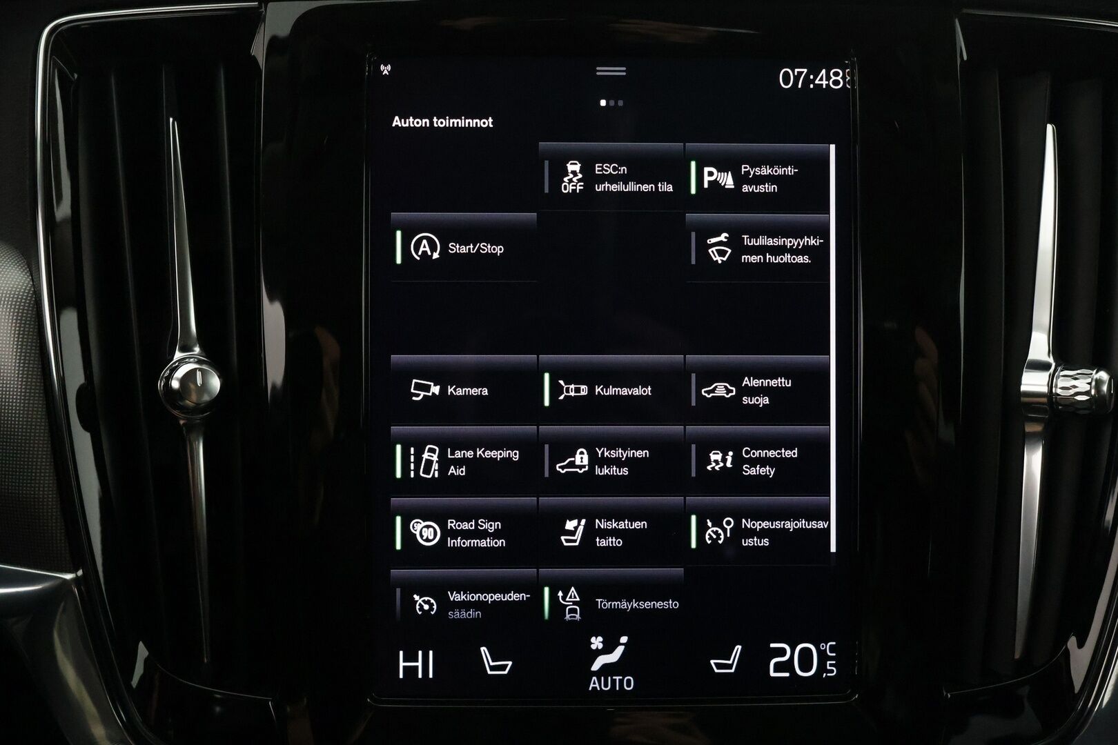 Volvo V90 CROSS COUNTRY 2021 D4 AWD Business Aut. *ACC / VOC / Pilot Assist / Kamera / Vetokoukku / Webasto* - 3,99 % KORKOTARJOUS TÄHÄN AUTOON - 1-Omisteinen / Kahdet Volvon vanteet / Hyvä huoltohistoria / Viimeisin huolto 95tkm / Katso varusteet!