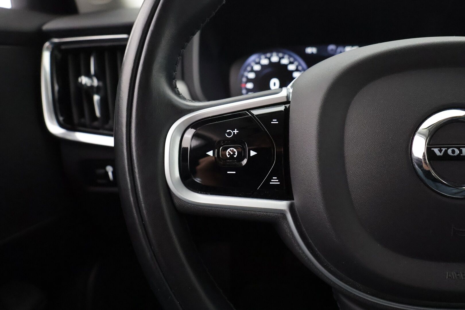 Volvo V90 CROSS COUNTRY 2021 D4 AWD Advanced Aut - 3,99 % KORKOTARJOUS TÄHÄN AUTOON - Adapt.Vakkari / Muistipenkki / Kamera / Koukku / P-Lämmitin / Puolinahat / 2x Alut 