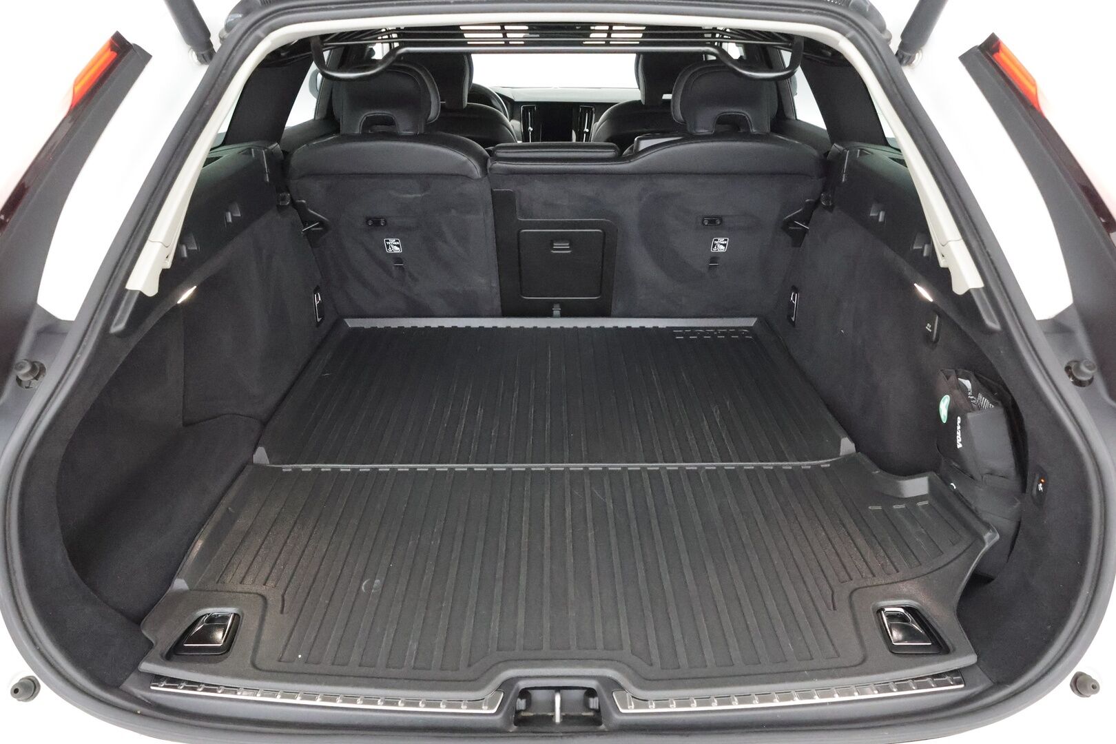 Volvo V90 CROSS COUNTRY 2021 D4 AWD Advanced Aut - 3,99 % KORKOTARJOUS TÄHÄN AUTOON - Adapt.Vakkari / Muistipenkki / Kamera / Koukku / P-Lämmitin / Puolinahat / 2x Alut 