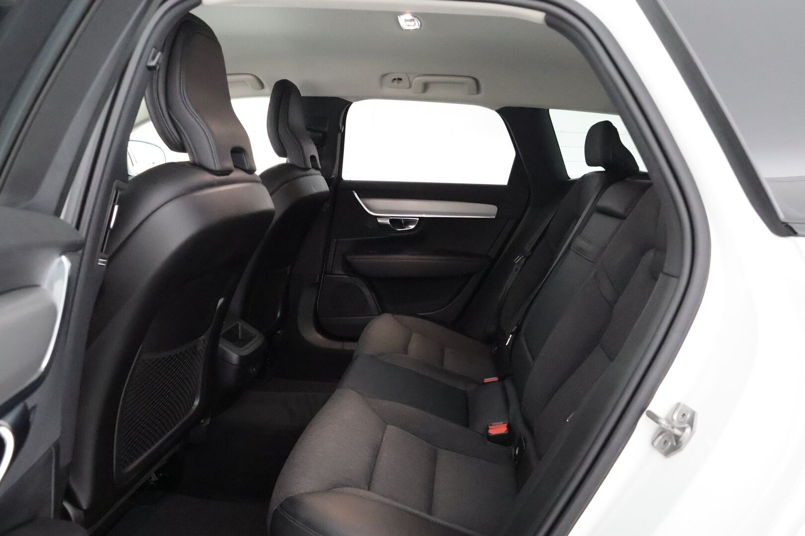 Volvo V90 CROSS COUNTRY 2021 D4 AWD Advanced Aut - 3,99 % KORKOTARJOUS TÄHÄN AUTOON - Adapt.Vakkari / Muistipenkki / Kamera / Koukku / P-Lämmitin / Puolinahat / 2x Alut 