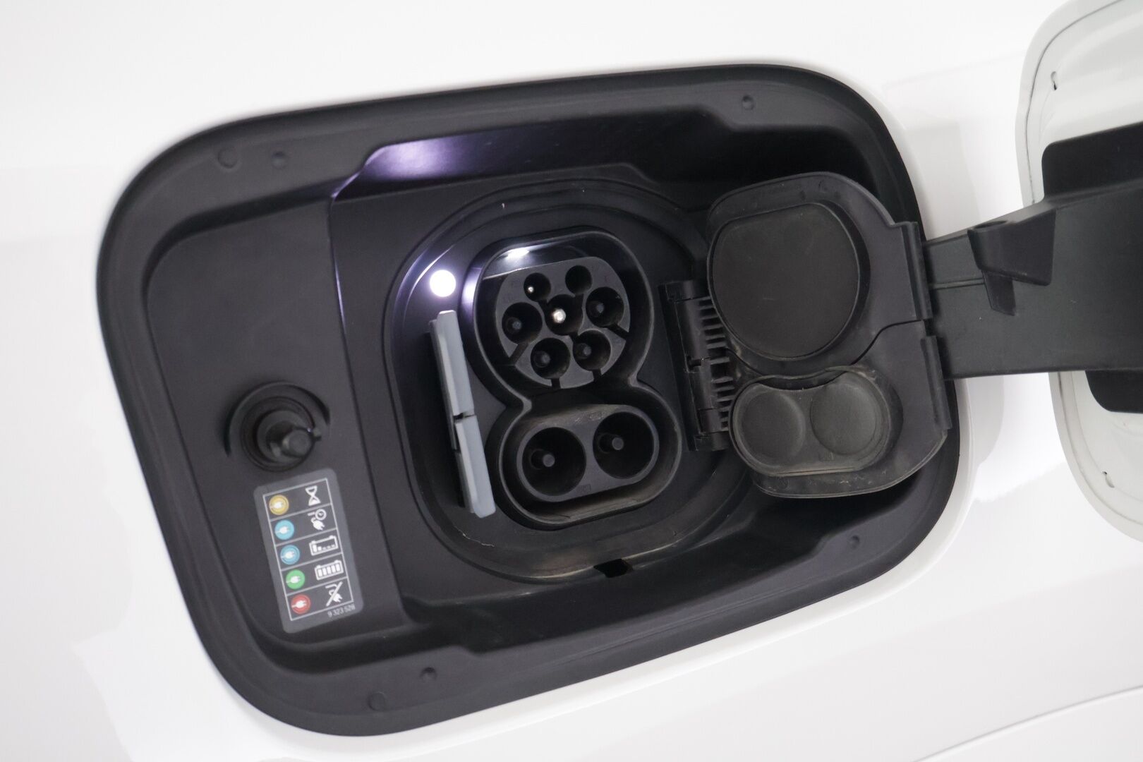 BMW iX1 2023 U11 30 xDrive - 3,99 % KORKOTARJOUS TÄHÄN AUTOON - 31.5. ASTI! - Adapt. Vakkari / 360° / HUD / Harman/Kardon / Sporttinahat / Adapt. Ledit / Ratinlämmitin / Comfort Access / 2x renkaat / Kaistavahti