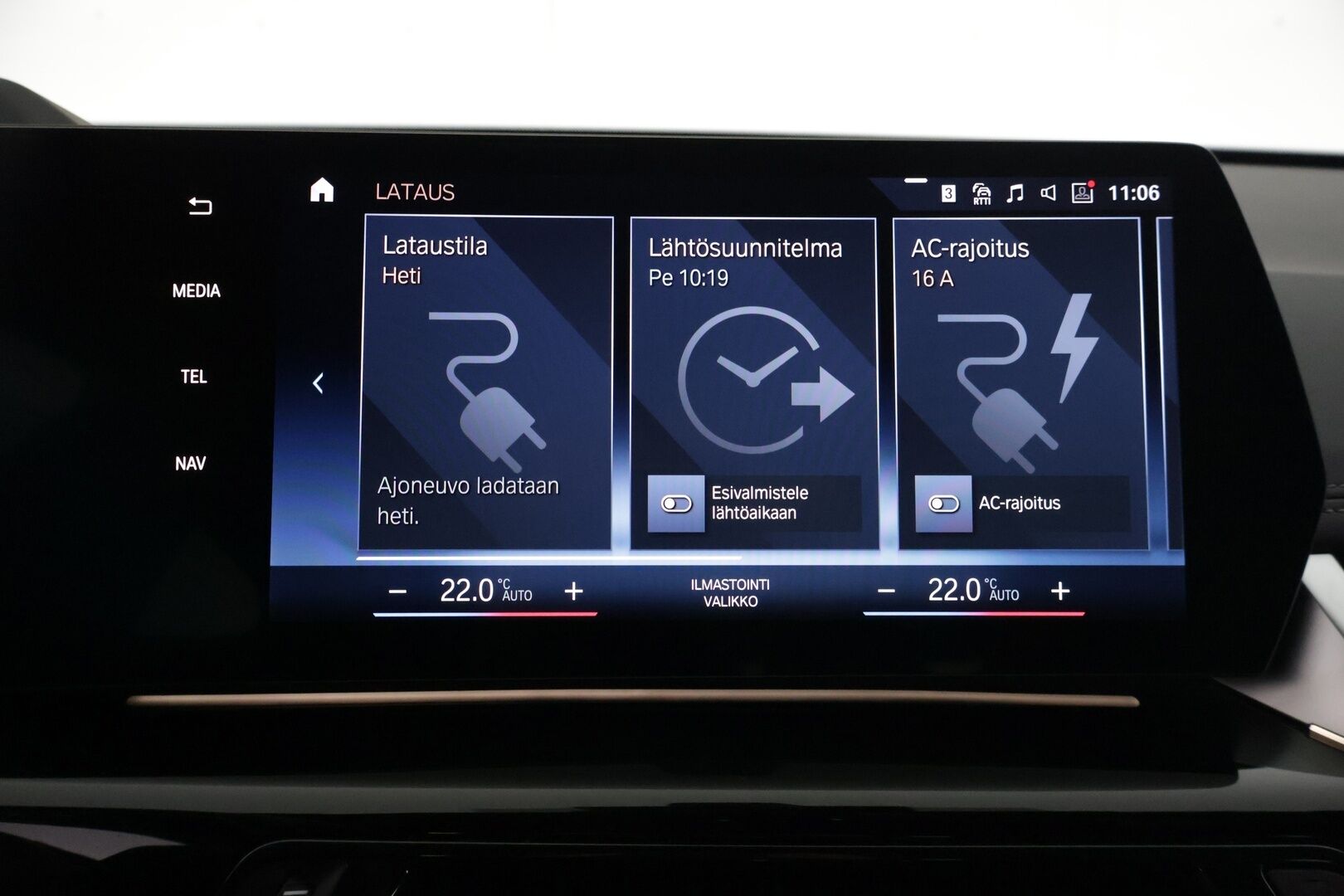 BMW iX1 2023 U11 30 xDrive - 3,99 % KORKOTARJOUS TÄHÄN AUTOON - 31.5. ASTI! - Adapt. Vakkari / 360° / HUD / Harman/Kardon / Sporttinahat / Adapt. Ledit / Ratinlämmitin / Comfort Access / 2x renkaat / Kaistavahti