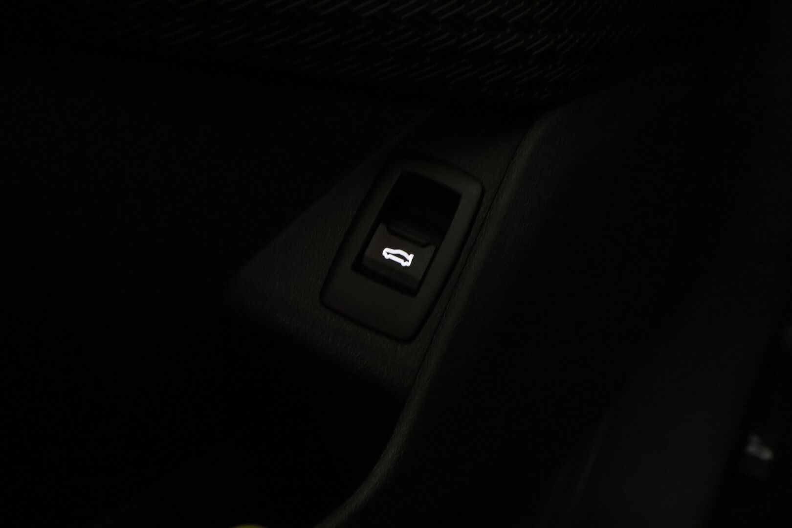 BMW iX1 2023 U11 30 xDrive - 3,99 % KORKOTARJOUS TÄHÄN AUTOON - 31.5. ASTI! - Adapt. Vakkari / 360° / HUD / Harman/Kardon / Sporttinahat / Adapt. Ledit / Ratinlämmitin / Comfort Access / 2x renkaat / Kaistavahti