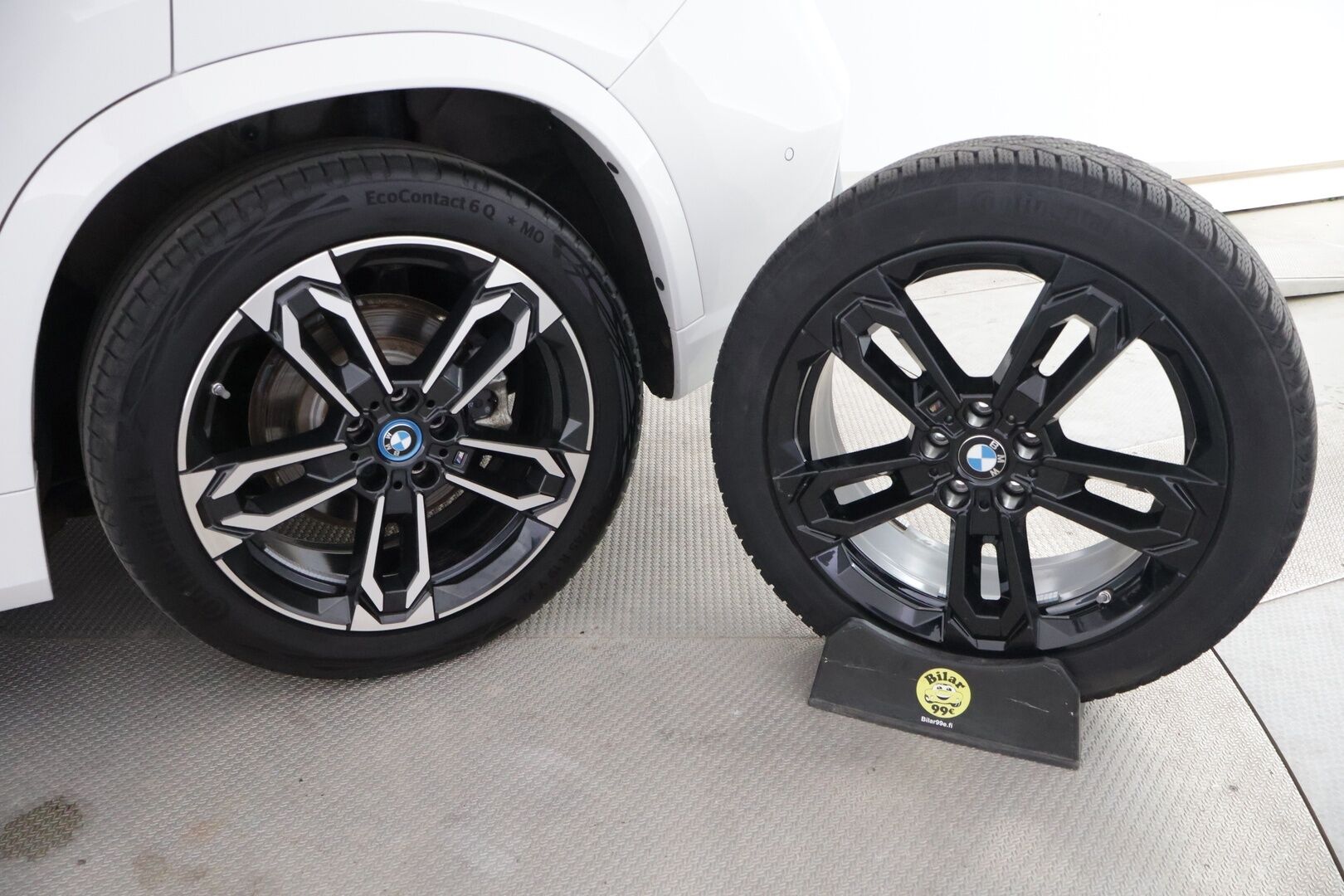 BMW iX1 2023 U11 30 xDrive - 3,99 % KORKOTARJOUS TÄHÄN AUTOON - 31.5. ASTI! - Adapt. Vakkari / 360° / HUD / Harman/Kardon / Sporttinahat / Adapt. Ledit / Ratinlämmitin / Comfort Access / 2x renkaat / Kaistavahti