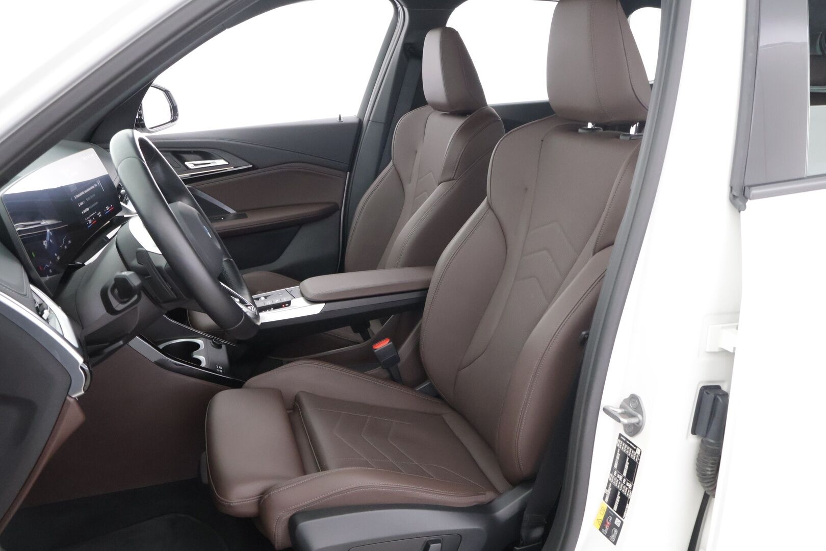 BMW iX1 2023 U11 30 xDrive - 3,99 % KORKOTARJOUS TÄHÄN AUTOON - 31.5. ASTI! - Adapt. Vakkari / 360° / HUD / Harman/Kardon / Sporttinahat / Adapt. Ledit / Ratinlämmitin / Comfort Access / 2x renkaat / Kaistavahti