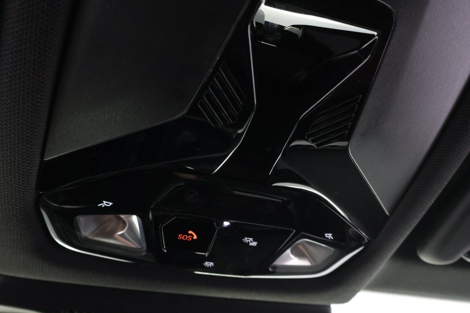 BMW iX1 2023 U11 30 xDrive - 3,99 % KORKOTARJOUS TÄHÄN AUTOON - 31.5. ASTI! - Adapt. Vakkari / 360° / HUD / Harman/Kardon / Sporttinahat / Adapt. Ledit / Ratinlämmitin / Comfort Access / 2x renkaat / Kaistavahti
