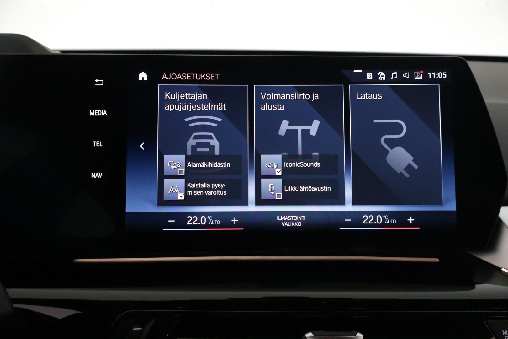BMW iX1 2023 U11 30 xDrive - 3,99 % KORKOTARJOUS TÄHÄN AUTOON - 31.5. ASTI! - Adapt. Vakkari / 360° / HUD / Harman/Kardon / Sporttinahat / Adapt. Ledit / Ratinlämmitin / Comfort Access / 2x renkaat / Kaistavahti