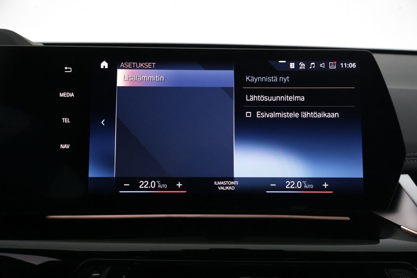 BMW iX1 2023 U11 30 xDrive - 3,99 % KORKOTARJOUS TÄHÄN AUTOON - 31.5. ASTI! - Adapt. Vakkari / 360° / HUD / Harman/Kardon / Sporttinahat / Adapt. Ledit / Ratinlämmitin / Comfort Access / 2x renkaat / Kaistavahti