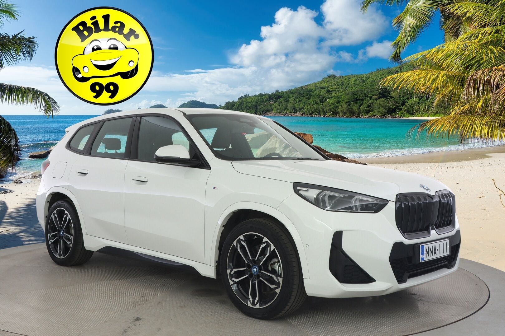 BMW iX1 2023 U11 30 xDrive - 3,99 % KORKOTARJOUS TÄHÄN AUTOON - 31.5. ASTI! - Adapt. Vakkari / 360° / HUD / Harman/Kardon / Sporttinahat / Adapt. Ledit / Ratinlämmitin / Comfort Access / 2x renkaat / Kaistavahti