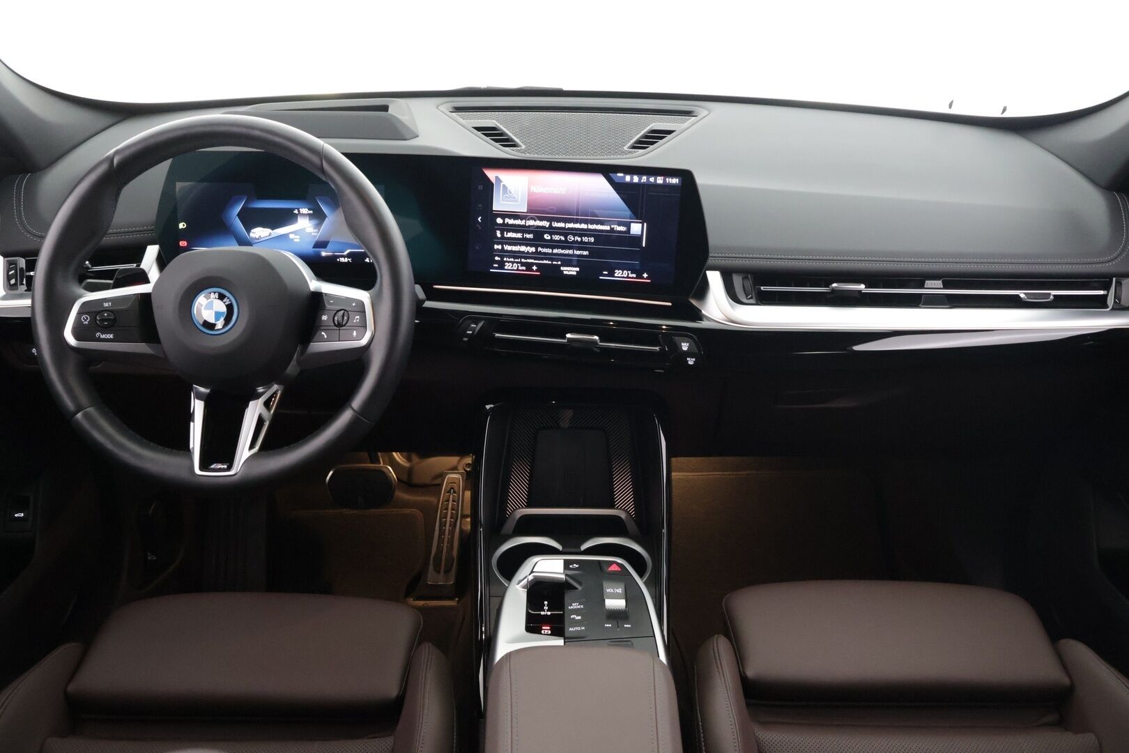 BMW iX1 2023 U11 30 xDrive - 3,99 % KORKOTARJOUS TÄHÄN AUTOON - 31.5. ASTI! - Adapt. Vakkari / 360° / HUD / Harman/Kardon / Sporttinahat / Adapt. Ledit / Ratinlämmitin / Comfort Access / 2x renkaat / Kaistavahti