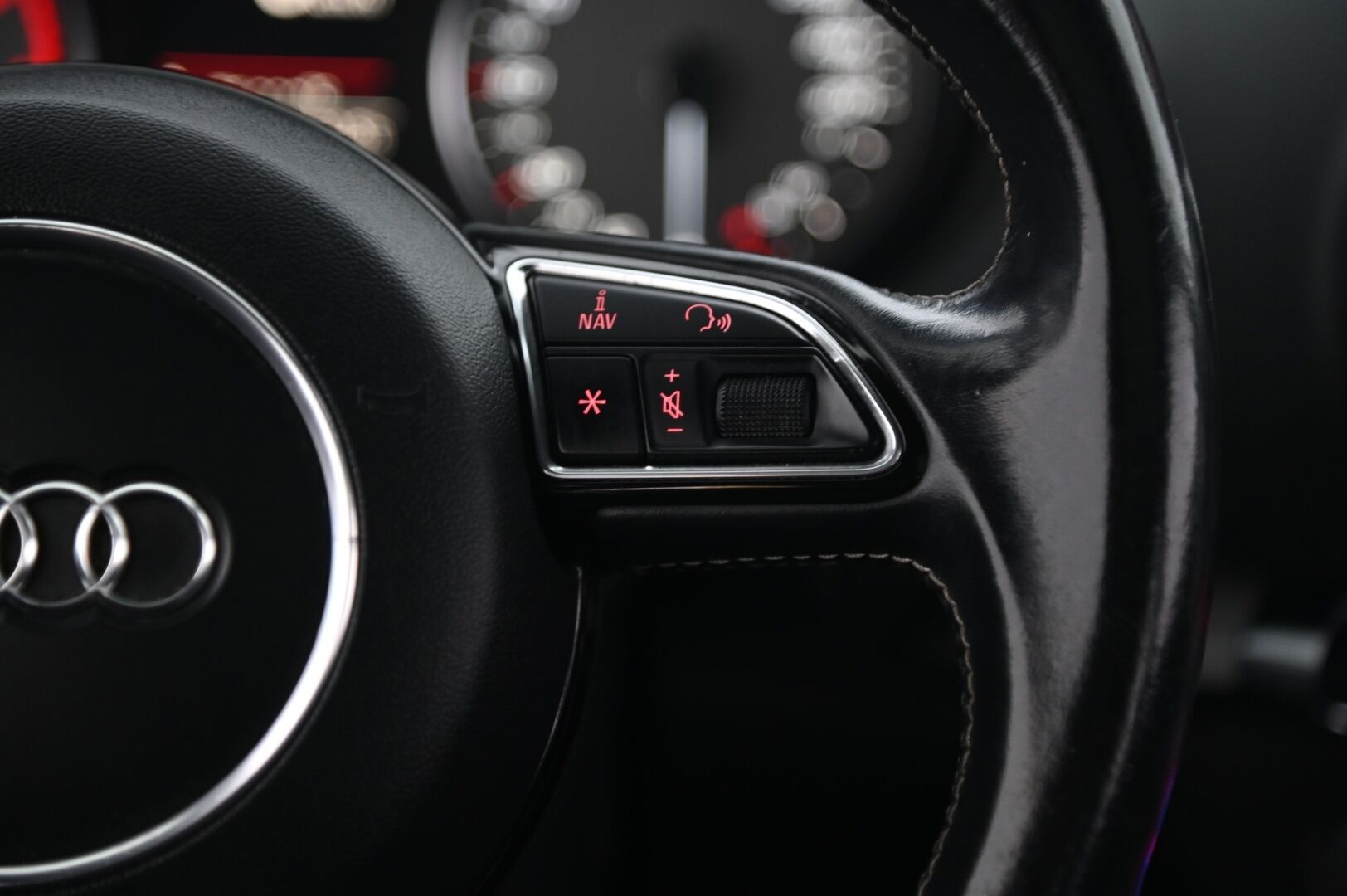 Audi S3 2015 Sedan 2,0 TFSI 221 kW quattro S tronic - Bang&Olufsen | Kattoluukku | Flatbottom | Lohko | Nahka-alcantara penkit |2x renkaat & vanteet