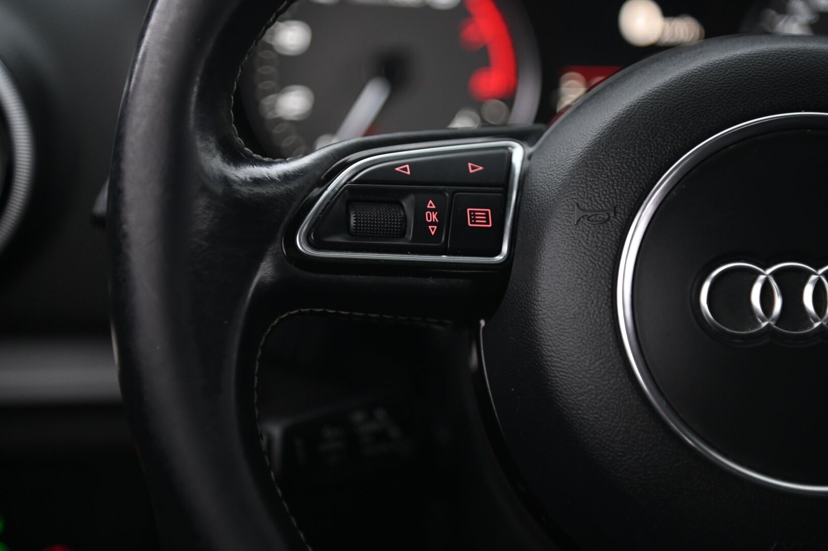 Audi S3 2015 Sedan 2,0 TFSI 221 kW quattro S tronic - Bang&Olufsen | Kattoluukku | Flatbottom | Lohko | Nahka-alcantara penkit |2x renkaat & vanteet