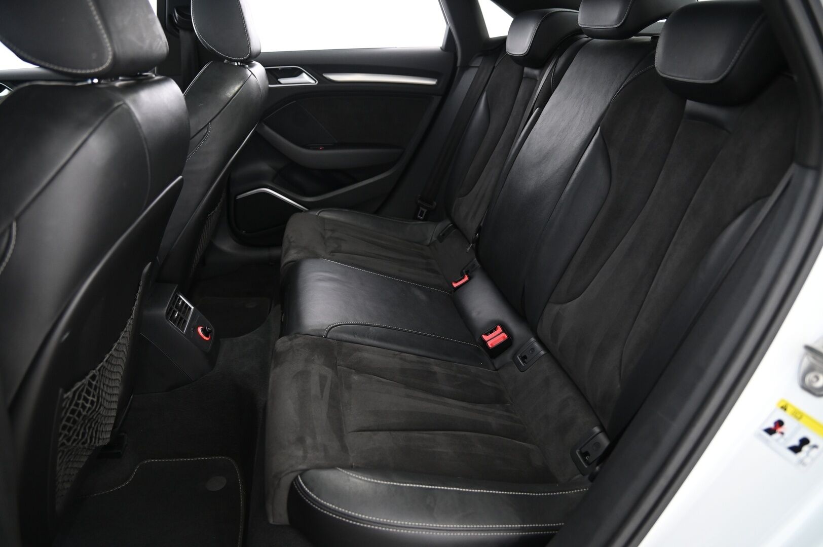Audi S3 2015 Sedan 2,0 TFSI 221 kW quattro S tronic - Bang&Olufsen | Kattoluukku | Flatbottom | Lohko | Nahka-alcantara penkit |2x renkaat & vanteet