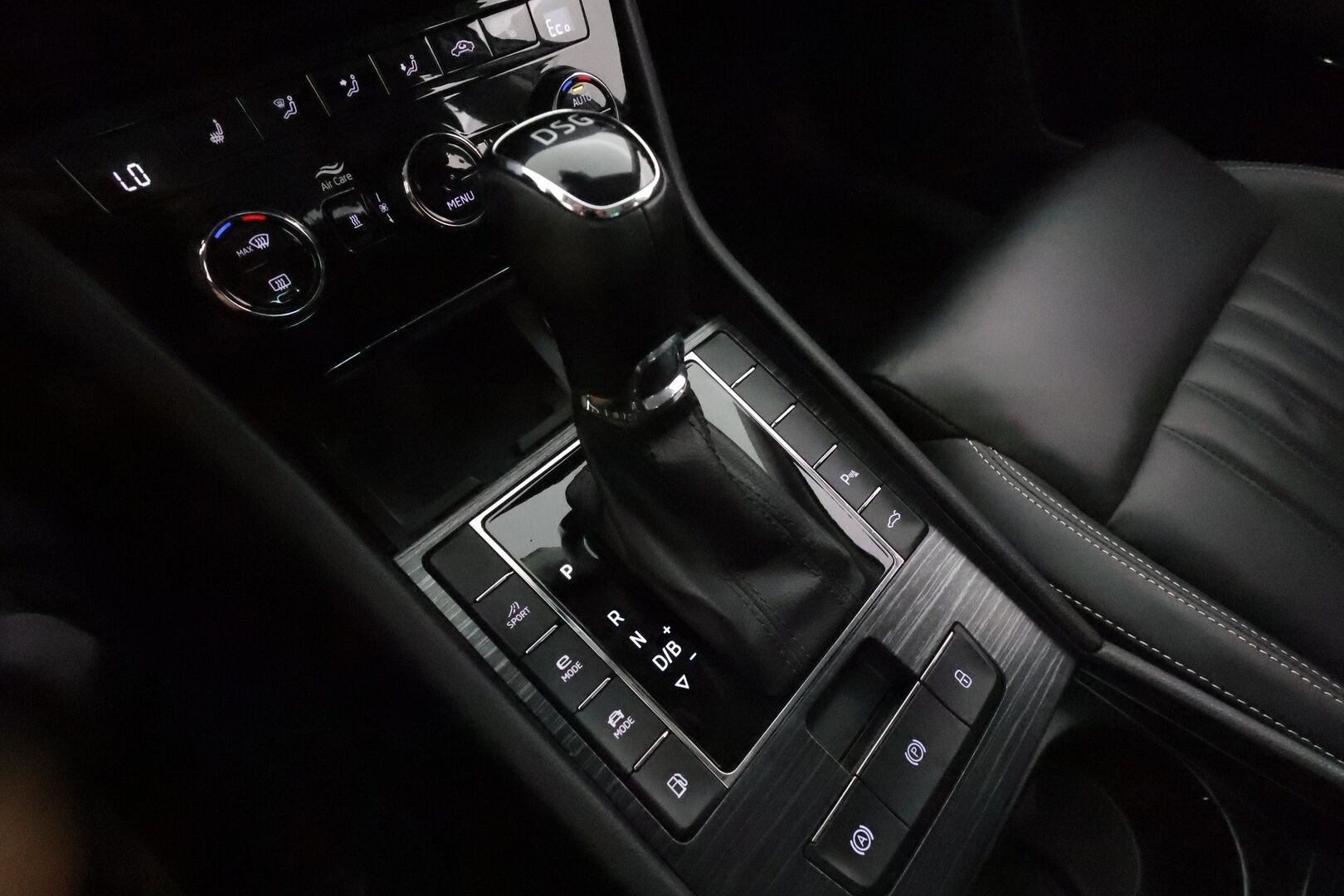 Skoda Superb 2020 Combi 1,4 TSI PHEV Style iV DSG **Canton / Webasto / Koukku / Adapt.Vakkari / Matrix-LED / P.kamera / Muistipenkki** - 2x Latauskaapelit / Kahdet Renkaat / **HYVILLÄ KAMOILLA**