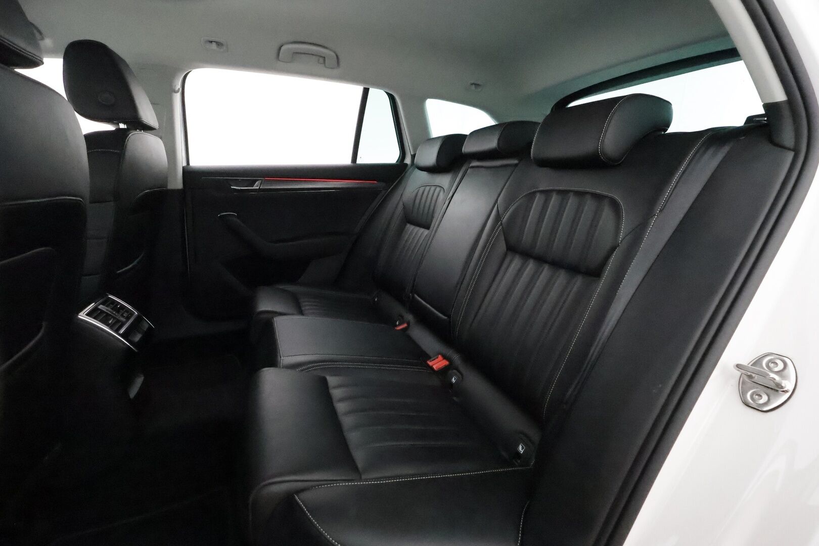 Skoda Superb 2020 Combi 1,4 TSI PHEV Style iV DSG **Canton / Webasto / Koukku / Adapt.Vakkari / Matrix-LED / P.kamera / Muistipenkki** - 2x Latauskaapelit / Kahdet Renkaat / **HYVILLÄ KAMOILLA**