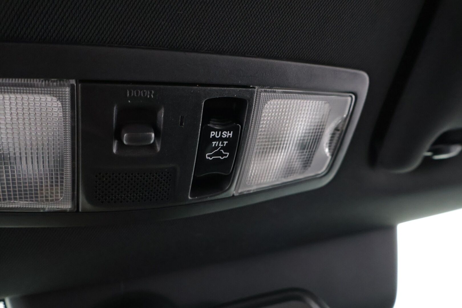 Mitsubishi Outlander 2018 4WD Ski-Edition Business - ACC| 360-Kamera | Lasikattoluukku | Tutkat | RockFord | Nahkasisusta | Sähköpenkki | Ratinlämmitin | BLIS