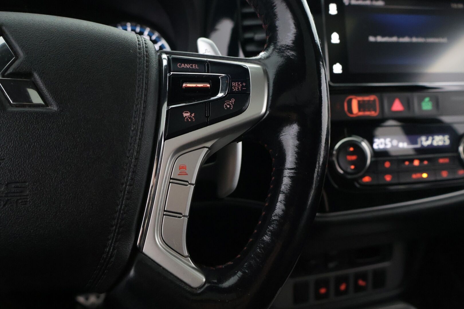 Mitsubishi Outlander 2018 4WD Ski-Edition Business - ACC| 360-Kamera | Lasikattoluukku | Tutkat | RockFord | Nahkasisusta | Sähköpenkki | Ratinlämmitin | BLIS