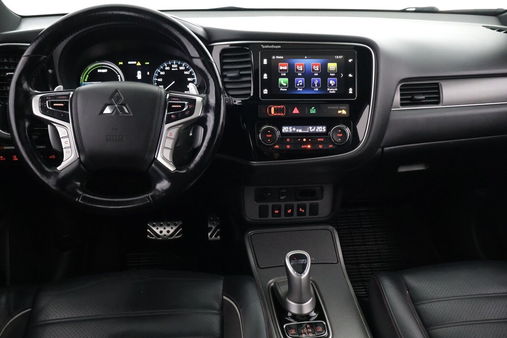 Mitsubishi Outlander 2018 4WD Ski-Edition Business - ACC| 360-Kamera | Lasikattoluukku | Tutkat | RockFord | Nahkasisusta | Sähköpenkki | Ratinlämmitin | BLIS