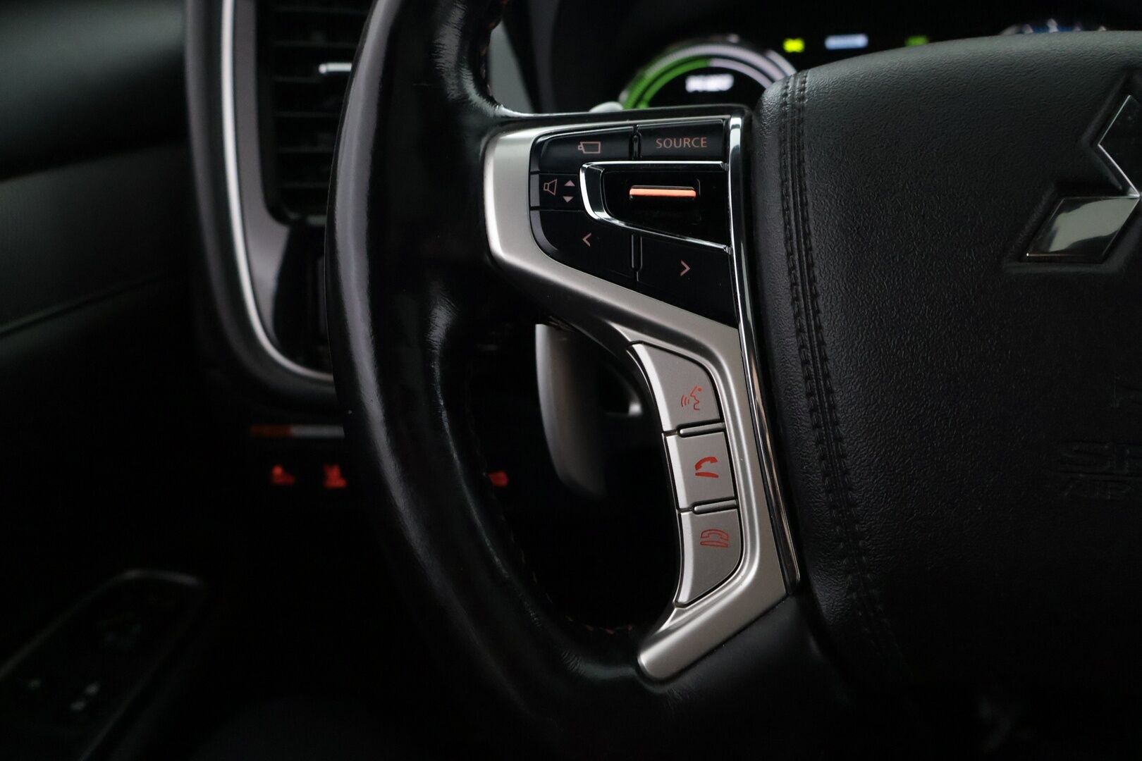 Mitsubishi Outlander 2018 4WD Ski-Edition Business - ACC| 360-Kamera | Lasikattoluukku | Tutkat | RockFord | Nahkasisusta | Sähköpenkki | Ratinlämmitin | BLIS