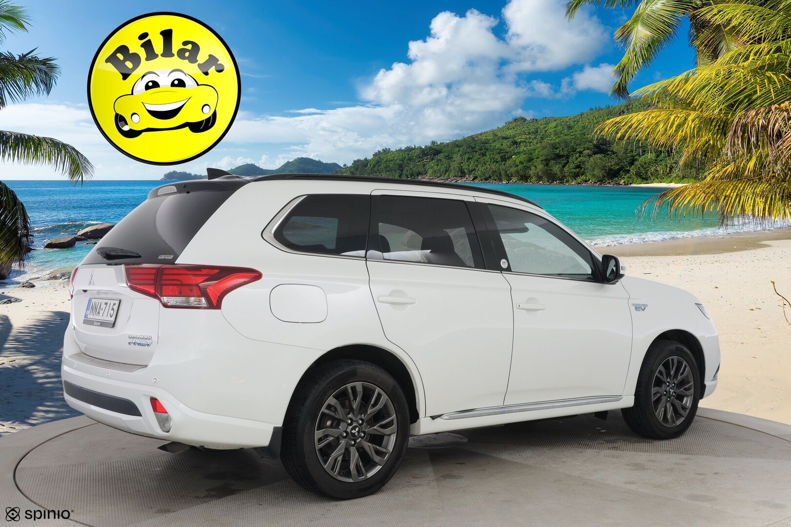 Mitsubishi Outlander 2018 4WD Ski-Edition Business - ACC| 360-Kamera | Lasikattoluukku | Tutkat | RockFord | Nahkasisusta | Sähköpenkki | Ratinlämmitin | BLIS