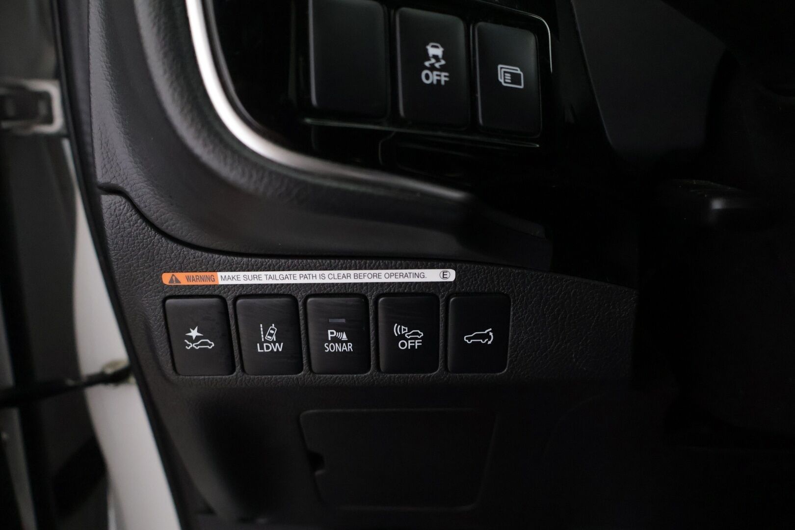 Mitsubishi Outlander 2018 4WD Ski-Edition Business - ACC| 360-Kamera | Lasikattoluukku | Tutkat | RockFord | Nahkasisusta | Sähköpenkki | Ratinlämmitin | BLIS