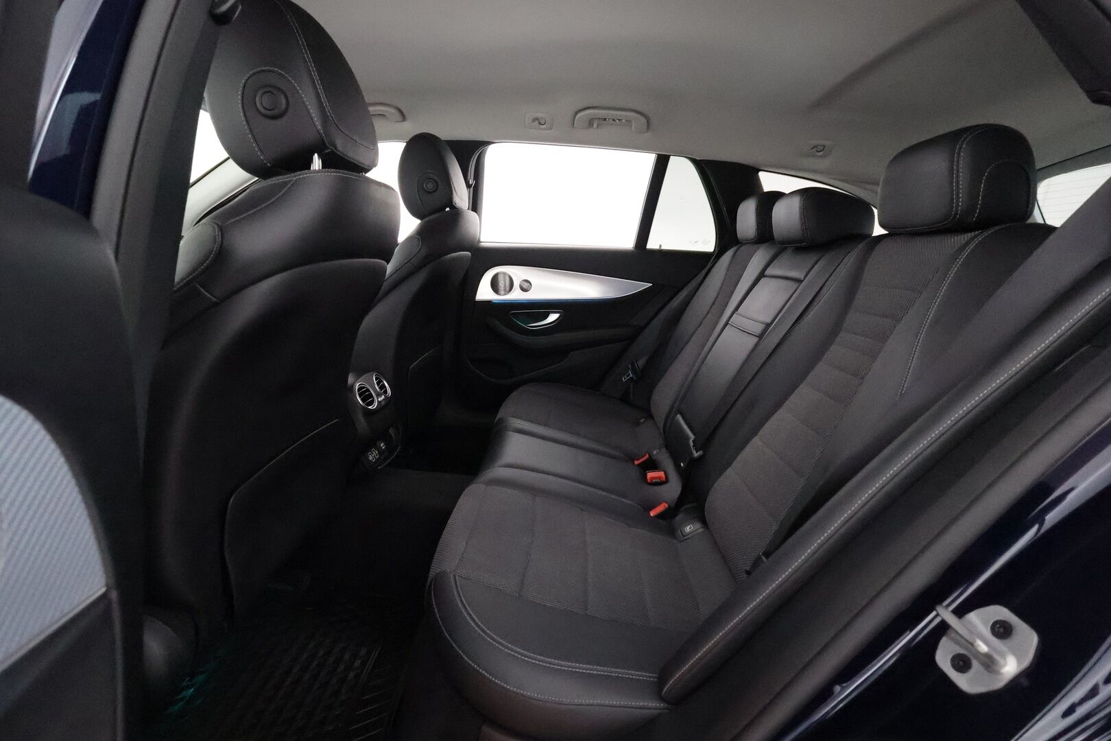 Mercedes-Benz E 2019 300 de T Avantgarde EQ Power **Burmester / Distronic+ / Widescreen / Koukku / P.kamera / Sporttipenkit** - Kahdet renkaat