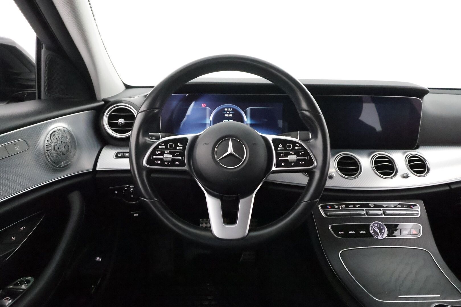 Mercedes-Benz E 2019 300 de T Avantgarde EQ Power **Burmester / Distronic+ / Widescreen / Koukku / P.kamera / Sporttipenkit** - Kahdet renkaat