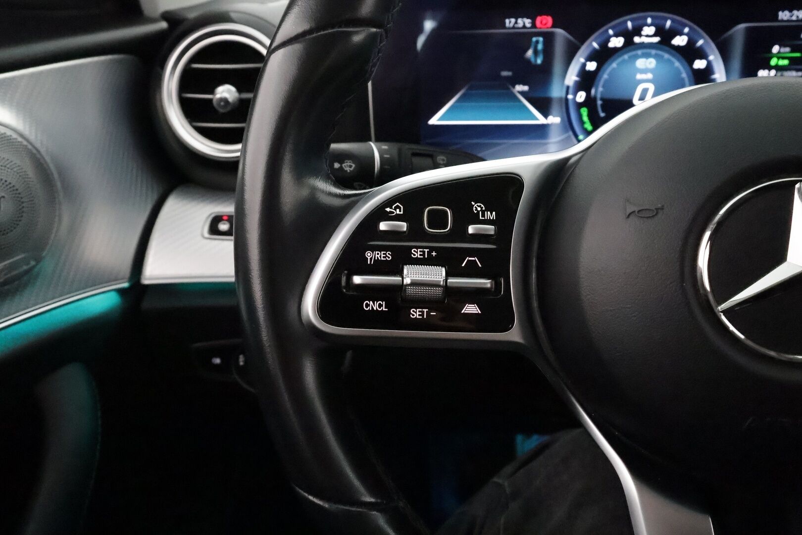 Mercedes-Benz E 2019 300 de T Avantgarde EQ Power **Burmester / Distronic+ / Widescreen / Koukku / P.kamera / Sporttipenkit** - Kahdet renkaat